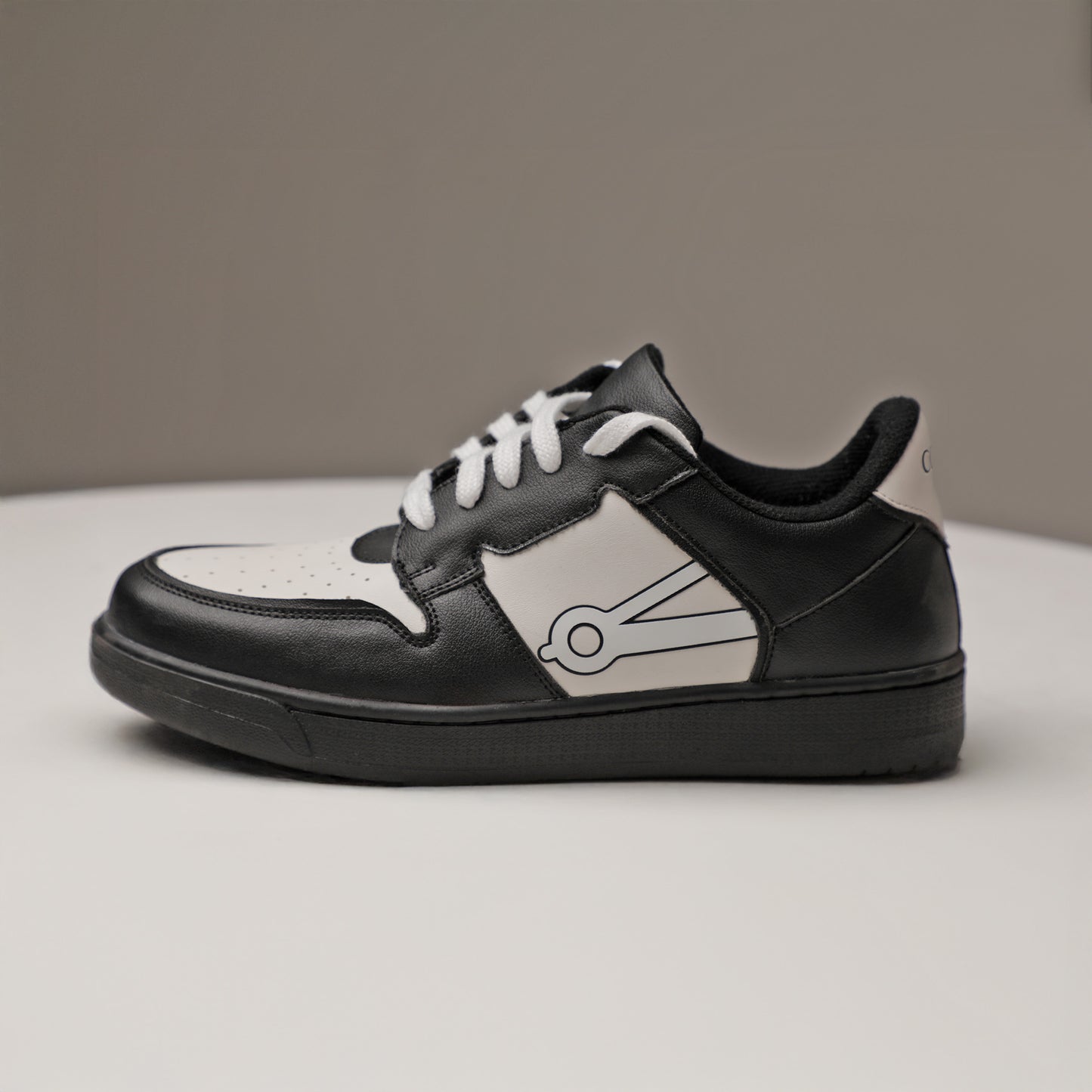 Cos Tan Low Ball Monotone White Sneakers